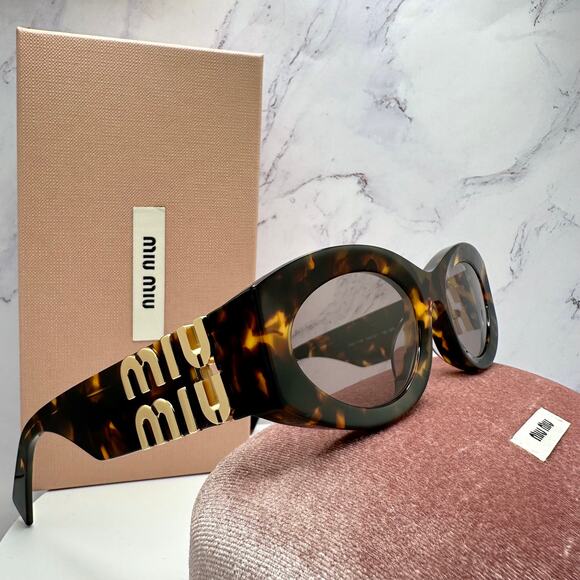 New MIU MIU Sunglasses - Picture 16 of 16